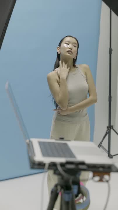 Katta keksa amning surati